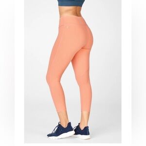 NWT Fabletics Mid-Rise PowerHold Capri - Medium